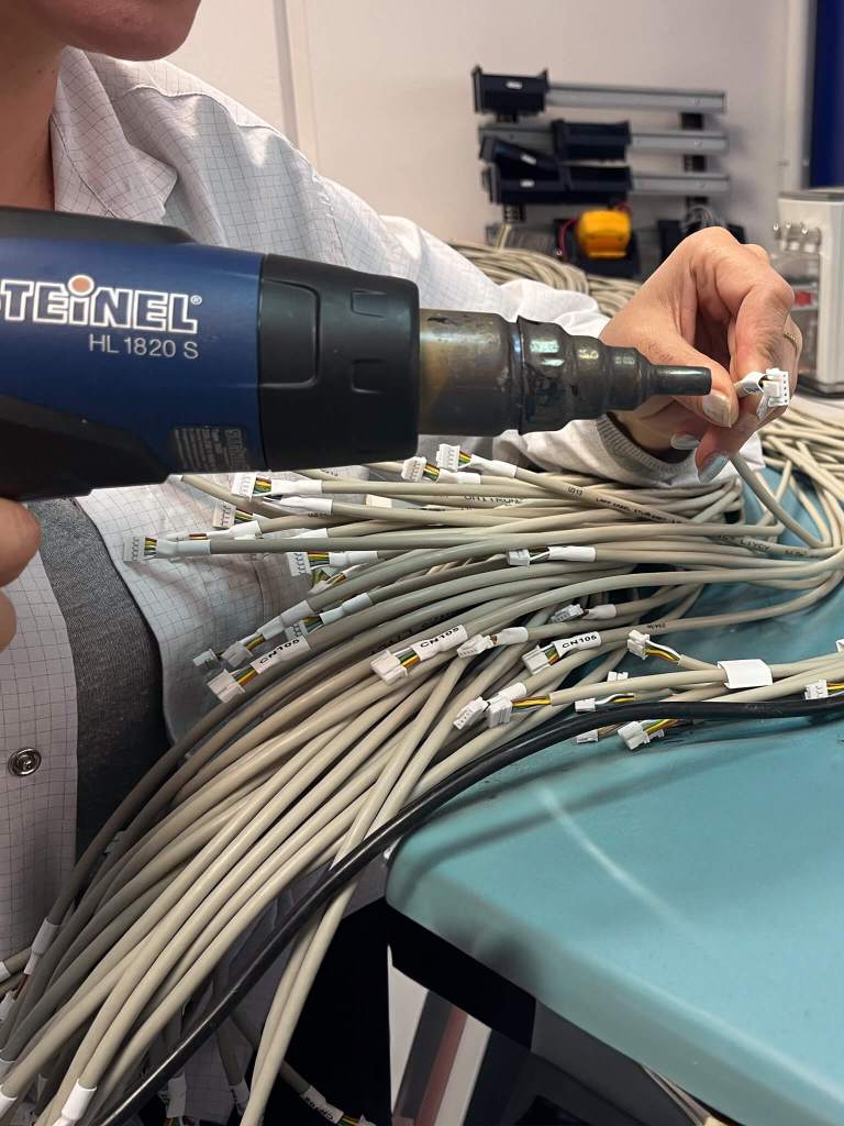 Faisceau électrique, Harnais électrique, Câblage industriel, Fabrication faisceaux électriques, Assemblage harnais câblage, Services câblage sur mesure, Câblage faisceaux automobile, Harnais de câblage personnalisé, Conception faisceaux électriques, Installation câblage électrique, Réalisation harnais câblage, Câblage industriel haute qualité, Fournisseur faisceau électrique, Maintenance câblage électrique, Prototypage faisceaux et harnais, Câblage filaire sur mesure, Assemblage câblage électronique, Fabrication harnais pour industrie, Services de câblage professionnel, Solutions faisceaux et harnais électriques