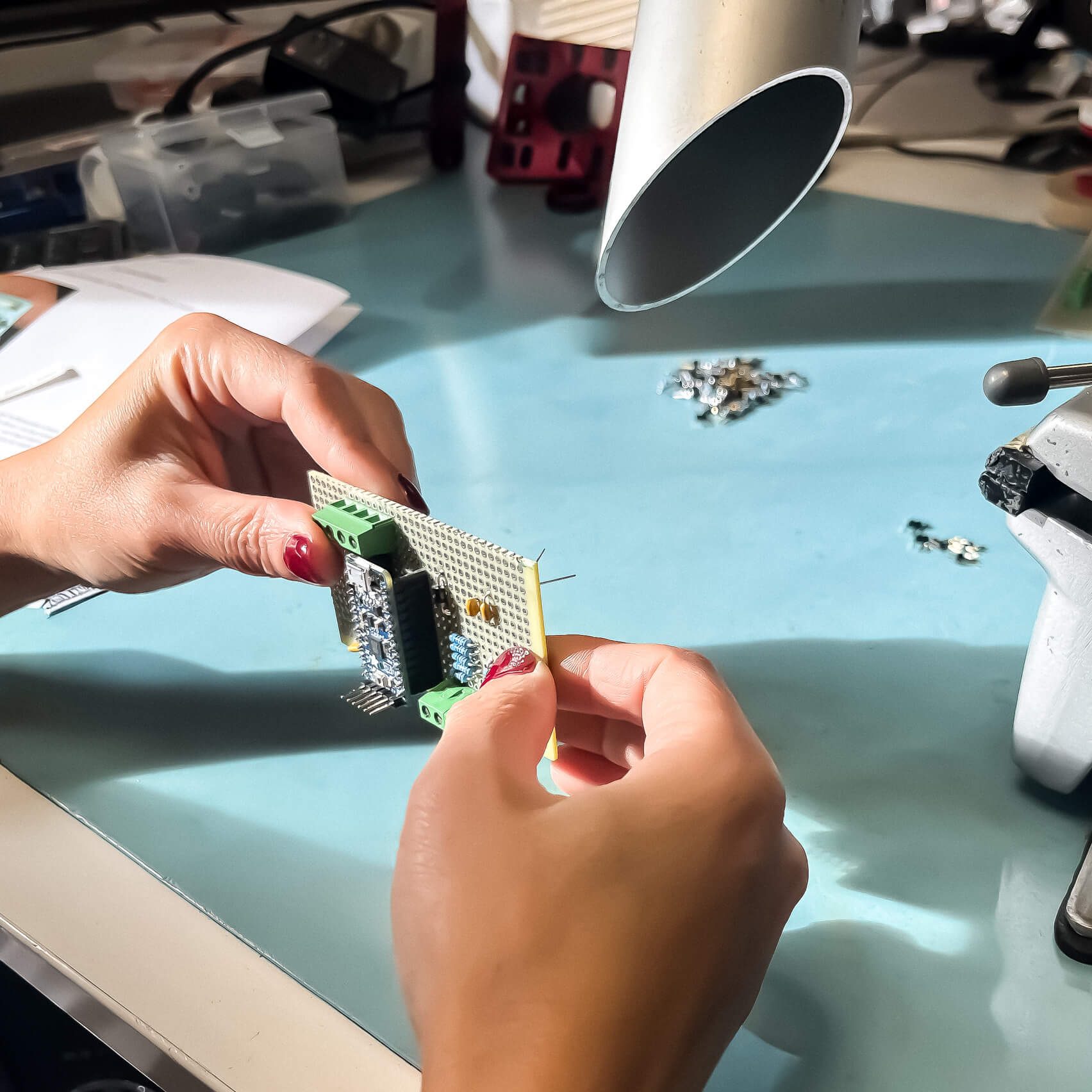 Electronic board mockup, electronic board prototype, electronic board design, electronic mockup fabrication, prototype electronic board, PCB prototype manufacturing, electronic board mockup creation, printed circuit board mockup, fast PCB prototype, prototype electronic board testing, electronic board development, PCB prototype design, rapid electronic board manufacturing, electronic mockup for testing, electronic mockup services, prototype printed circuit creation, custom electronic prototype, PCB design and mockup, electronic board simulation, custom electronic prototyping

